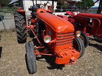 Tracteur orange (ph F. Mrugala, St Jean de Touslas)(2)